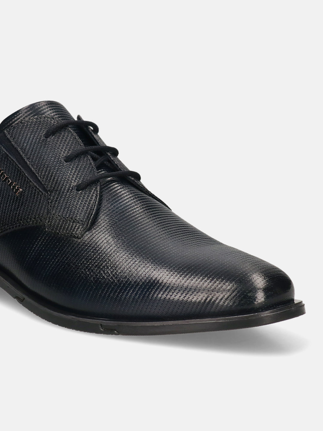 Men's Bugatti derby blue leather shoes with a round toe and plain toe featuring a moulded heel , a tpr outsole , and laces fastening.