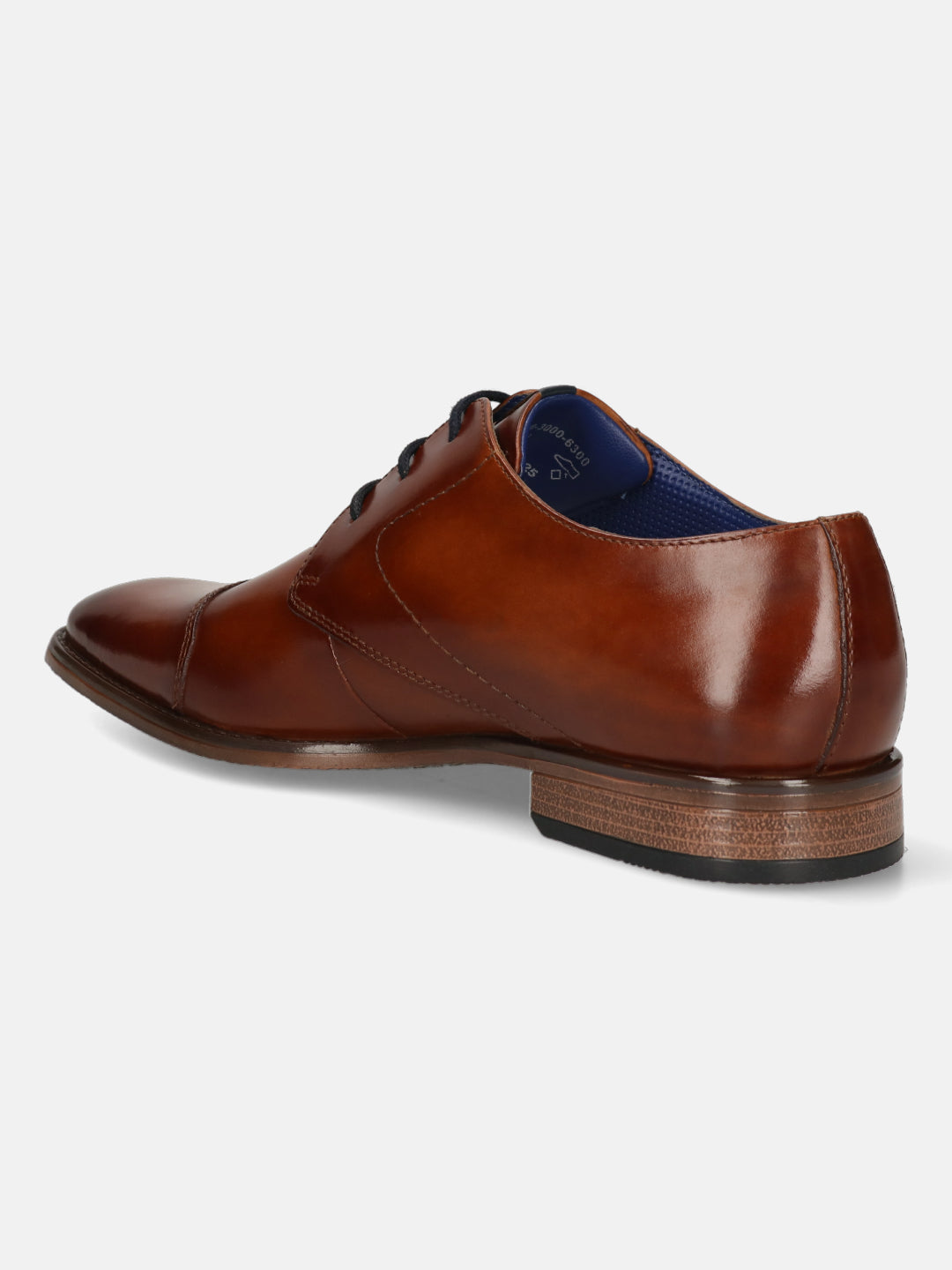 Men's Bugatti derby cognac leather shoes with a pointed toe and cap toe featuring a moulded heel , a tpr outsole , and laces fastening.