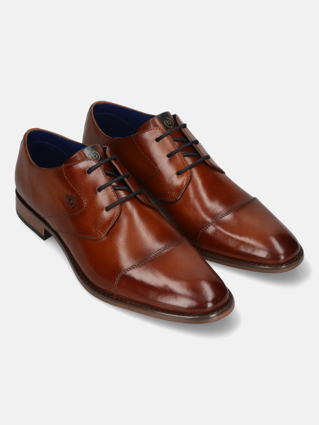 Men's Bugatti derby cognac leather shoes with a pointed toe and cap toe featuring a moulded heel , a tpr outsole , and laces fastening.