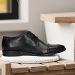 Men's Bugatti derby black leather shoes with a pointed toe and cap toe featuring a moulded heel , a tpr outsole , and laces fastening.