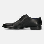 Men's Bugatti derby black leather shoes with a pointed toe and cap toe featuring a moulded heel , a tpr outsole , and laces fastening.