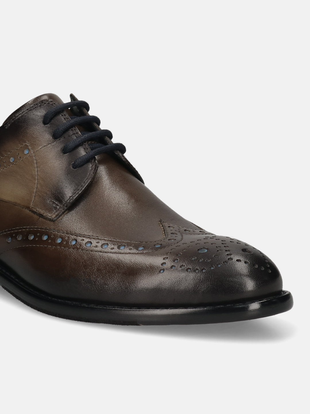 Men's Bugatti derby grey leather shoes with a round toe and wing tip featuring a stacked heel , a leather outsole , and laces fastening.