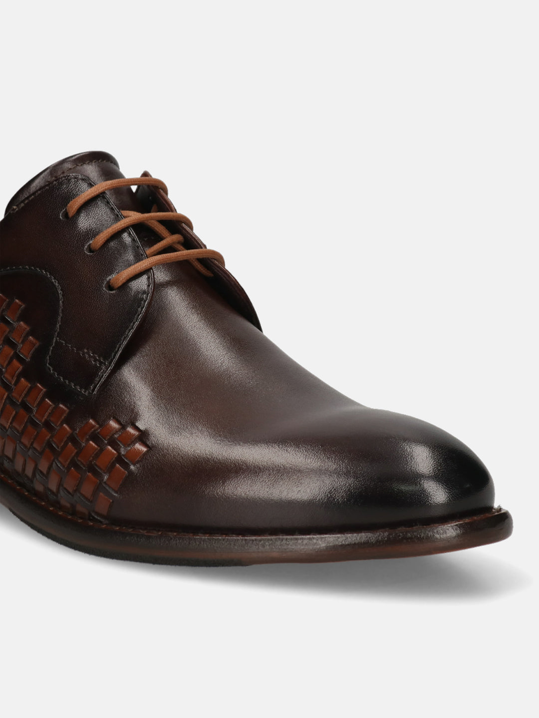 Men's Bugatti derby brown leather shoes with a round toe and plain toe featuring a stacked heel , a leather outsole , and laces fastening.