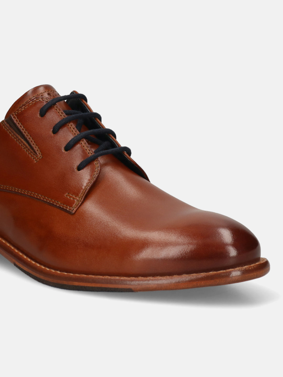 Men's Bugatti derby cognac leather shoes with a round toe and plain toe featuring a stacked heel , a leather outsole , and laces fastening.