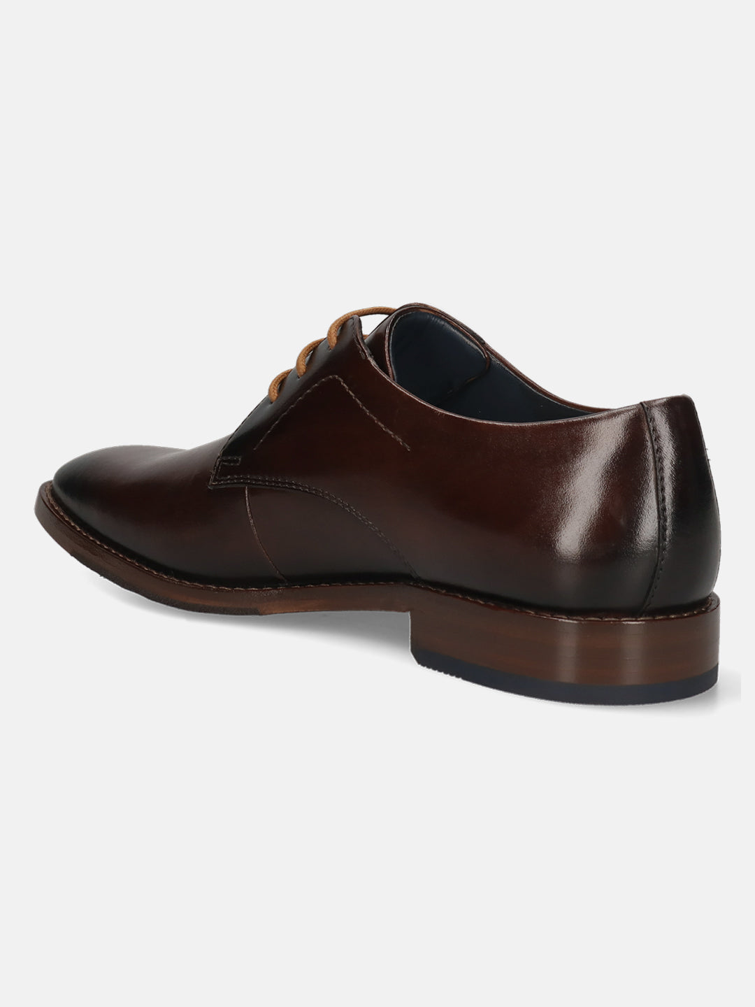 Men's Bugatti derby brown leather shoes with a pointed toe and plain toe featuring a stacked heel , a leather outsole , and laces fastening.