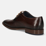 Men's Bugatti derby brown leather shoes with a pointed toe and plain toe featuring a stacked heel , a leather outsole , and laces fastening.