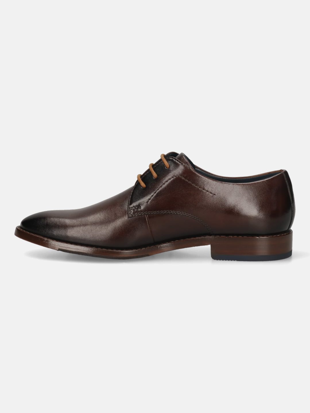 Men's Bugatti derby brown leather shoes with a pointed toe and plain toe featuring a stacked heel , a leather outsole , and laces fastening.