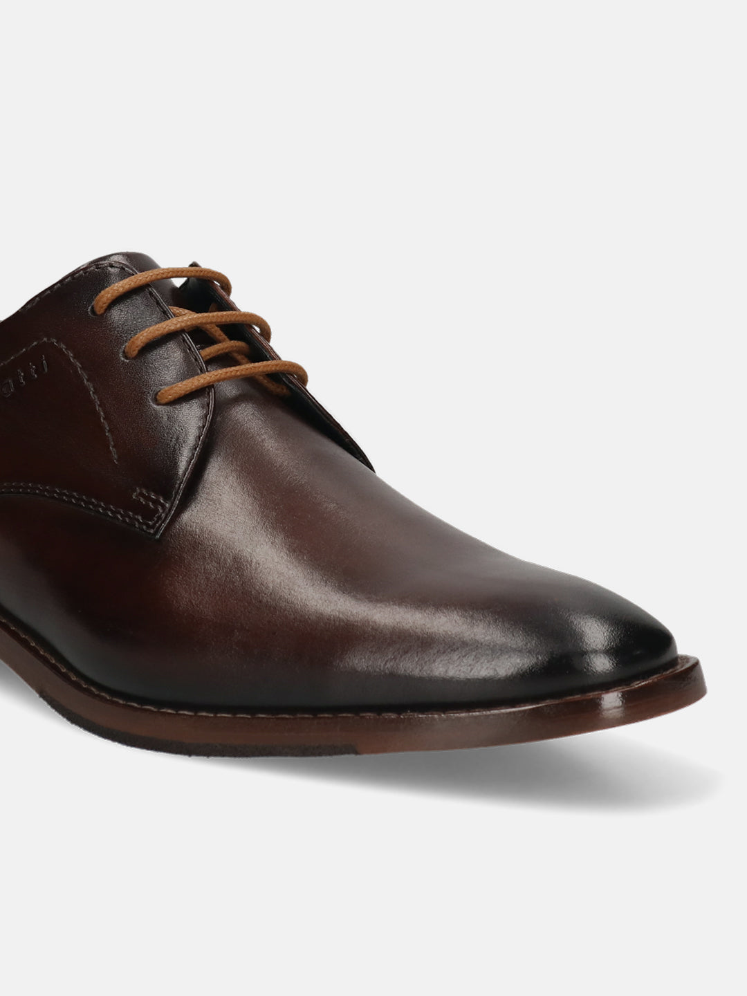 Men's Bugatti derby brown leather shoes with a pointed toe and plain toe featuring a stacked heel , a leather outsole , and laces fastening.