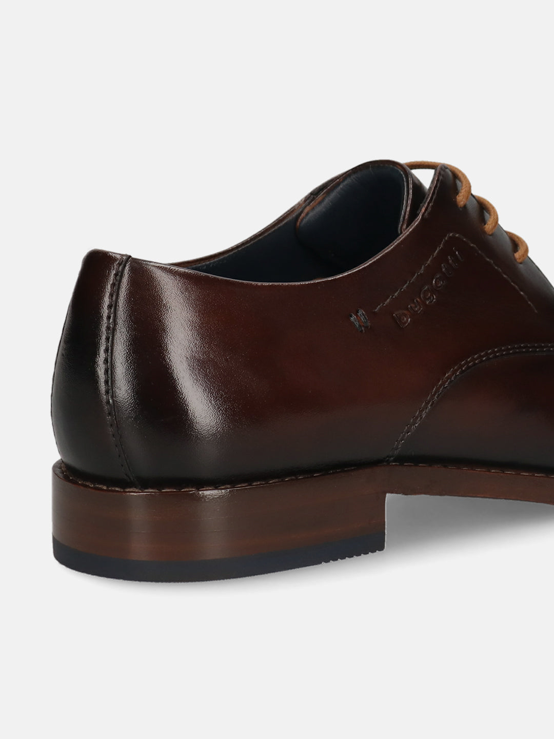 Men's Bugatti derby brown leather shoes with a pointed toe and plain toe featuring a stacked heel , a leather outsole , and laces fastening.