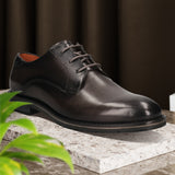 Men's Bugatti derby grey leather shoes with a round toe and plain toe featuring a stacked heel , a tpr outsole , and laces fastening.