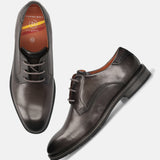 Men's Bugatti derby grey leather shoes with a round toe and plain toe featuring a stacked heel , a tpr outsole , and laces fastening.