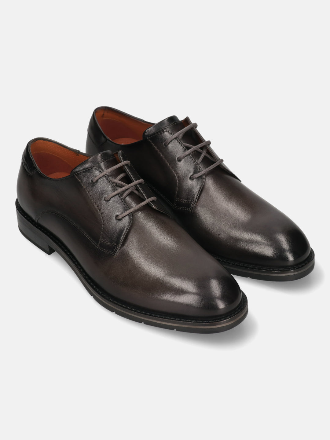 Men's Bugatti derby grey leather shoes with a round toe and plain toe featuring a stacked heel , a tpr outsole , and laces fastening.