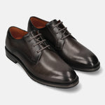 Men's Bugatti derby grey leather shoes with a round toe and plain toe featuring a stacked heel , a tpr outsole , and laces fastening.