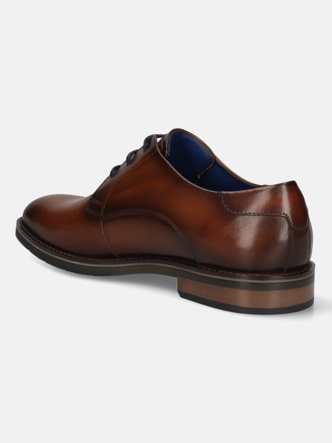 Men's Bugatti derby cognac leather shoes with a round toe and plain toe featuring a stacked heel , a tpr outsole , and laces fastening.