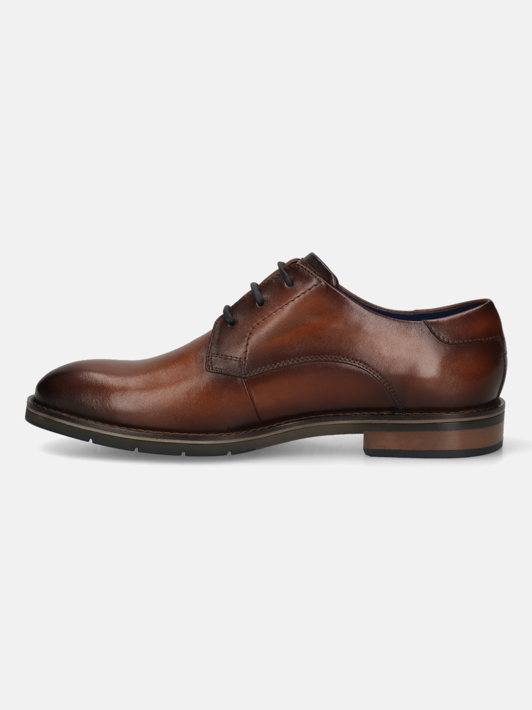 Men's Bugatti derby cognac leather shoes with a round toe and plain toe featuring a stacked heel , a tpr outsole , and laces fastening.