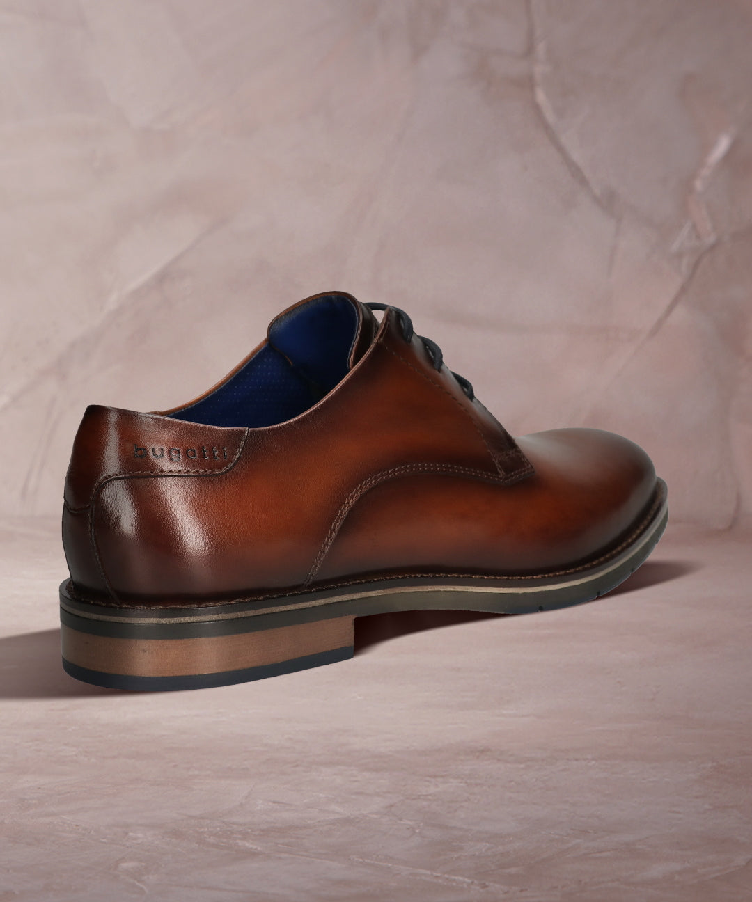 Men's Bugatti derby cognac leather shoes with a round toe and plain toe featuring a stacked heel , a tpr outsole , and laces fastening.