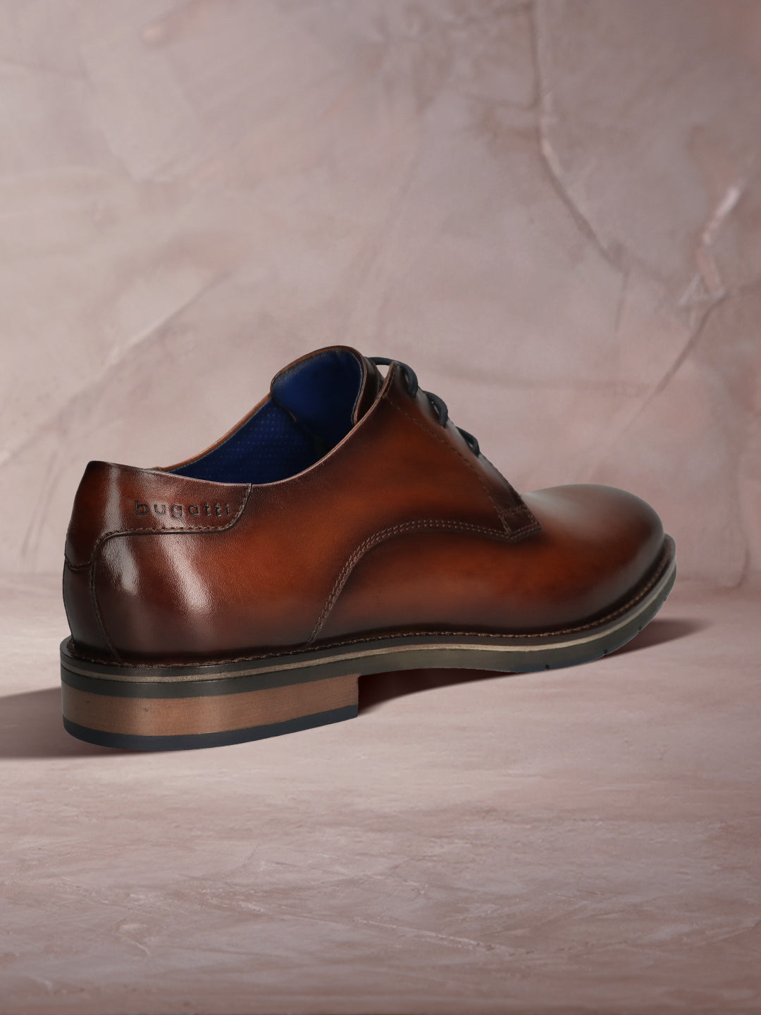 Men's Bugatti derby cognac leather shoes with a round toe and plain toe featuring a stacked heel , a tpr outsole , and laces fastening.