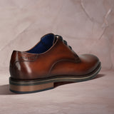 Men's Bugatti derby cognac leather shoes with a round toe and plain toe featuring a stacked heel , a tpr outsole , and laces fastening.