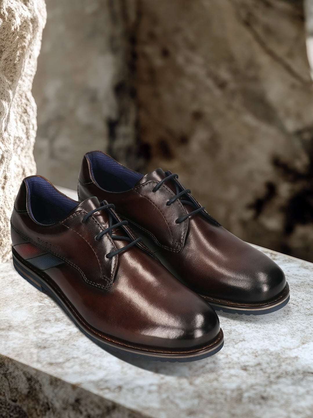 Men's Bugatti derby brown leather shoes with a round toe and plain toe featuring a stacked heel , a eva outsole , and laces fastening.