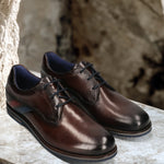 Men's Bugatti derby brown leather shoes with a round toe and plain toe featuring a stacked heel , a eva outsole , and laces fastening.