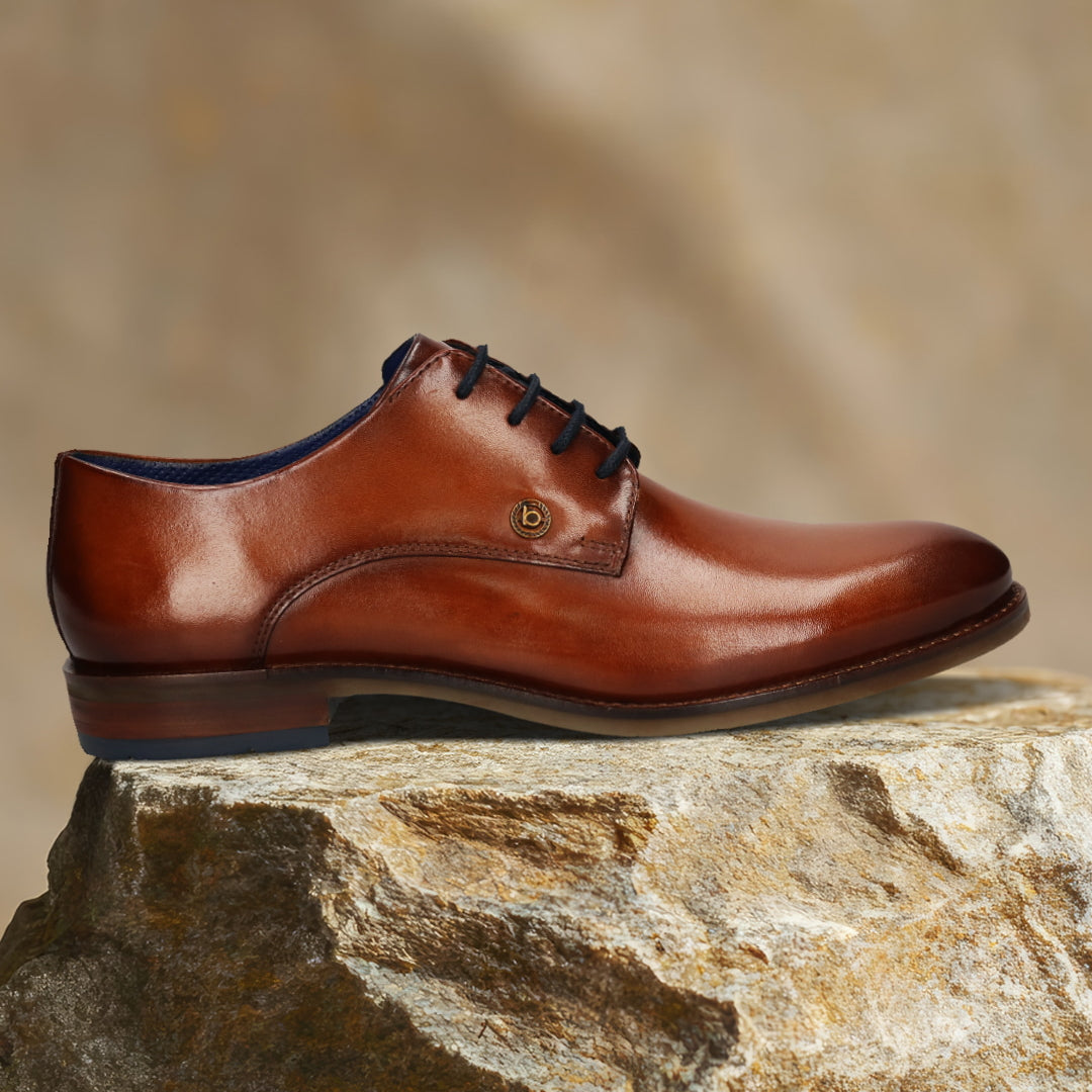 Men's Bugatti derby cognac leather shoes with a round toe and plain toe featuring a moulded heel , a tpr outsole , and laces fastening.