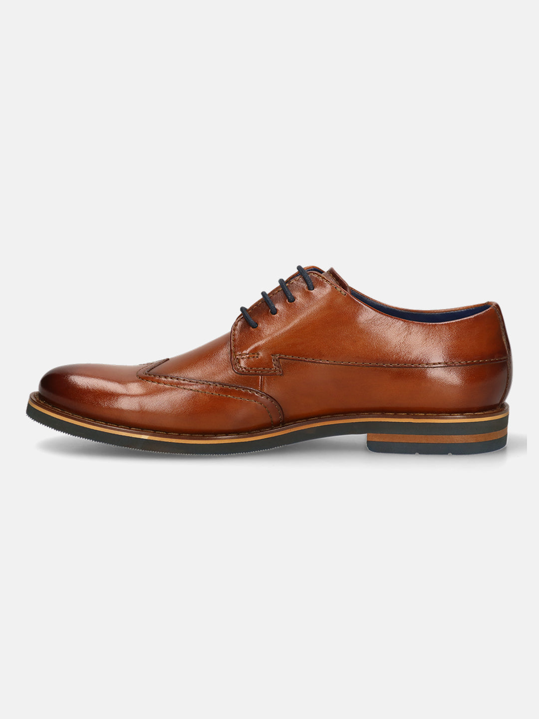 Men's Bugatti derby cognac leather shoes with a round toe and wing tip featuring a stacked heel , a eva outsole , and laces fastening.
