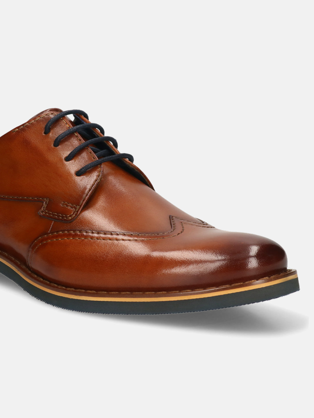 Men's Bugatti derby cognac leather shoes with a round toe and wing tip featuring a stacked heel , a eva outsole , and laces fastening.