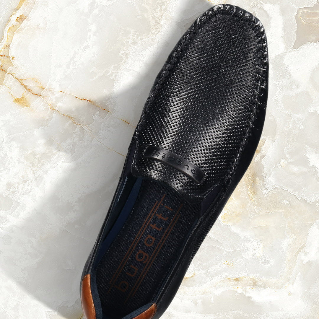 Men's Bugatti casual blue leather shoes with a square toe and apron toe , a tpr outsole.