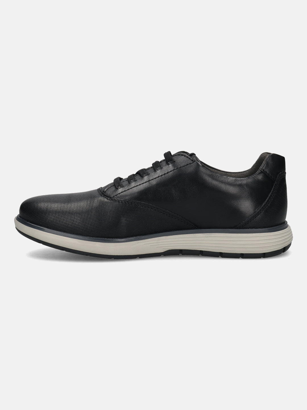 Men's Bugatti lifestyle black leather shoes with a round toe , a eva outsole , and laces fastening.