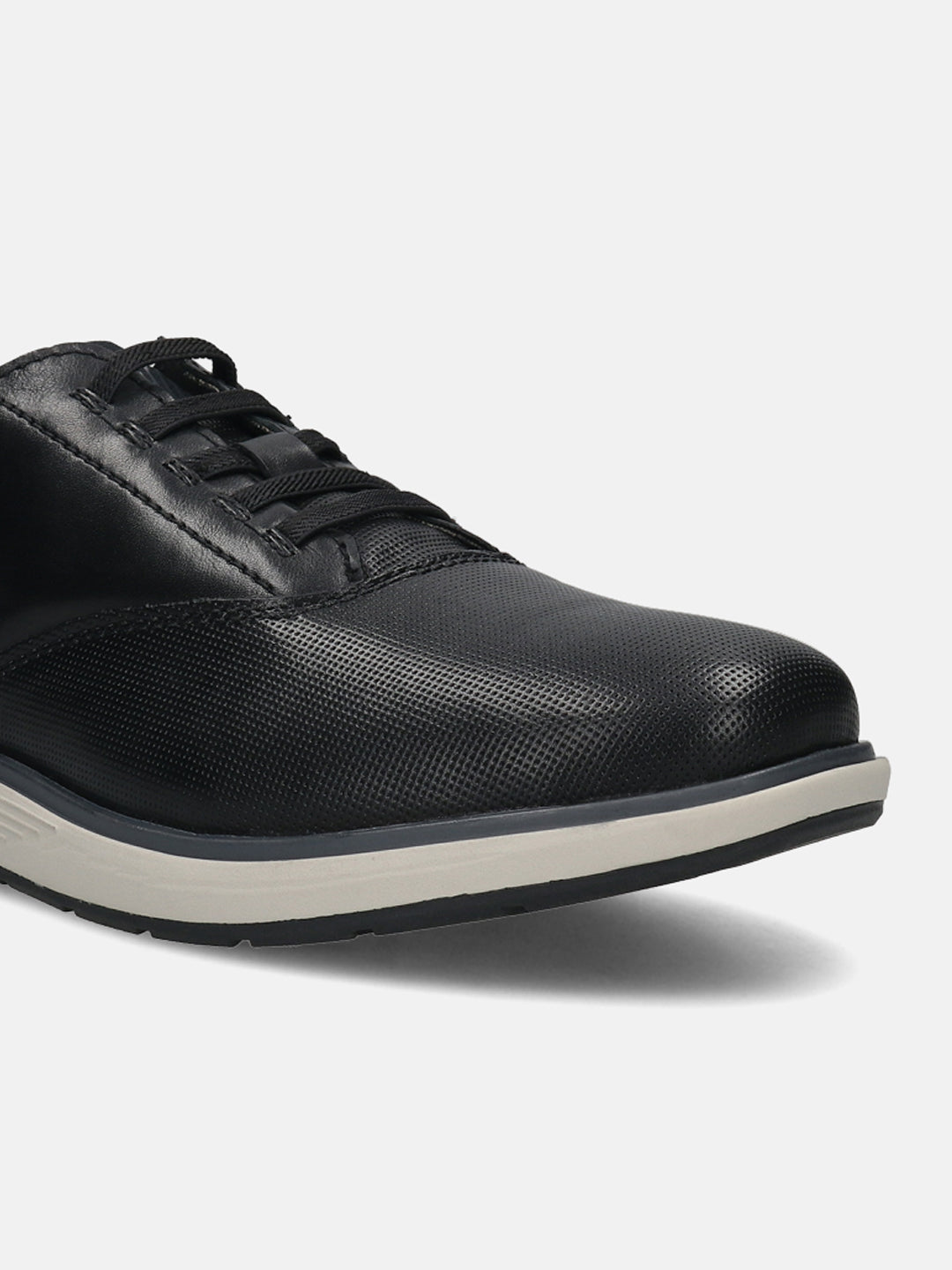 Men's Bugatti lifestyle black leather shoes with a round toe , a eva outsole , and laces fastening.