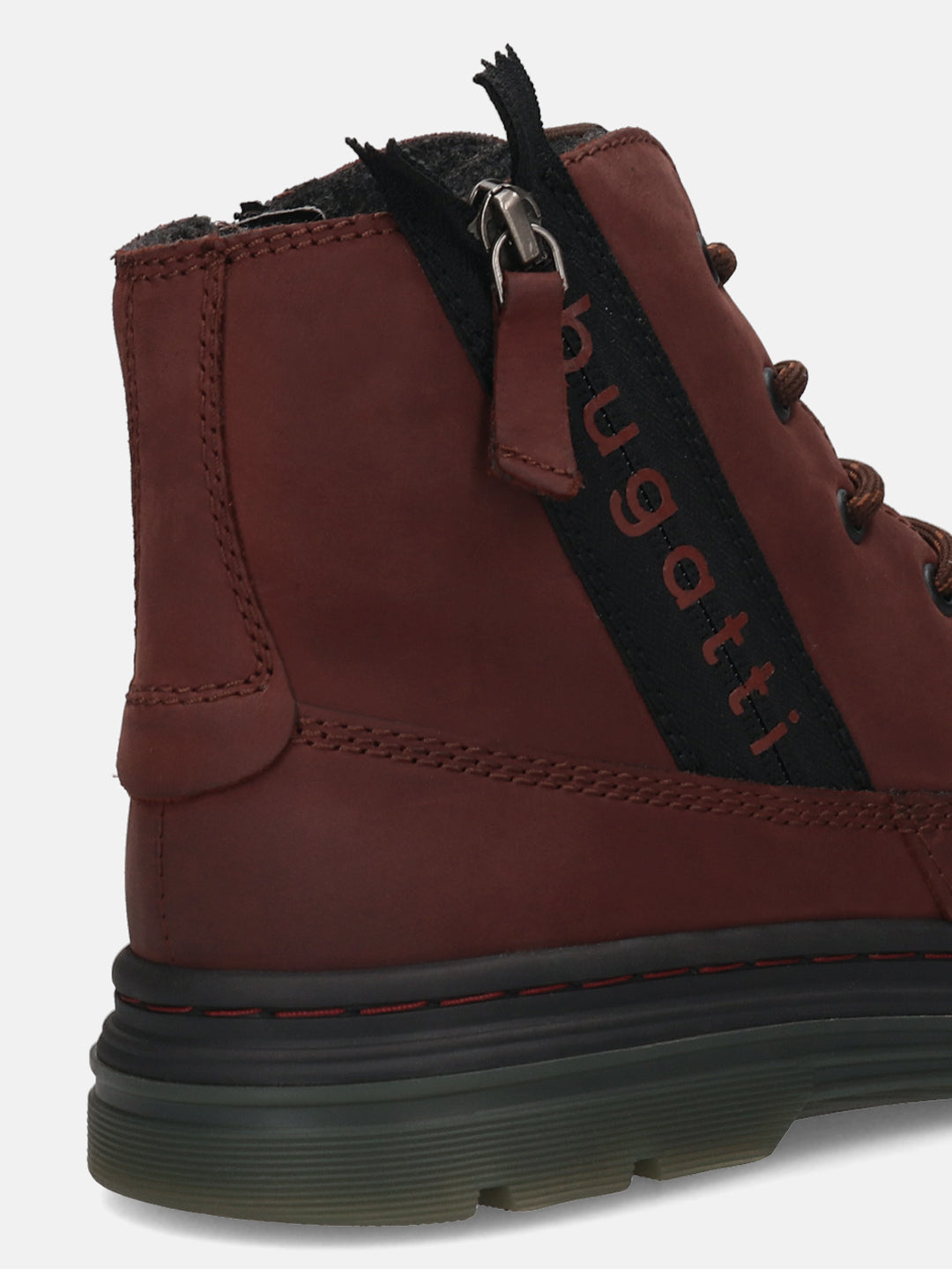 Cropped view of a Bugatti Drake Bordo boot, crafted from premium leather, featuring a side zip and a comfortable, casual style.
