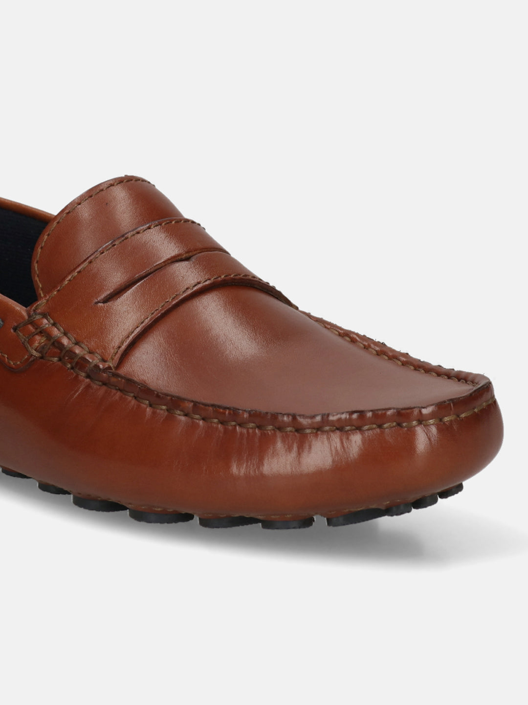 Men's Bugatti drivers cognac leather shoes with a round toe and apron toe , a tpr outsole.