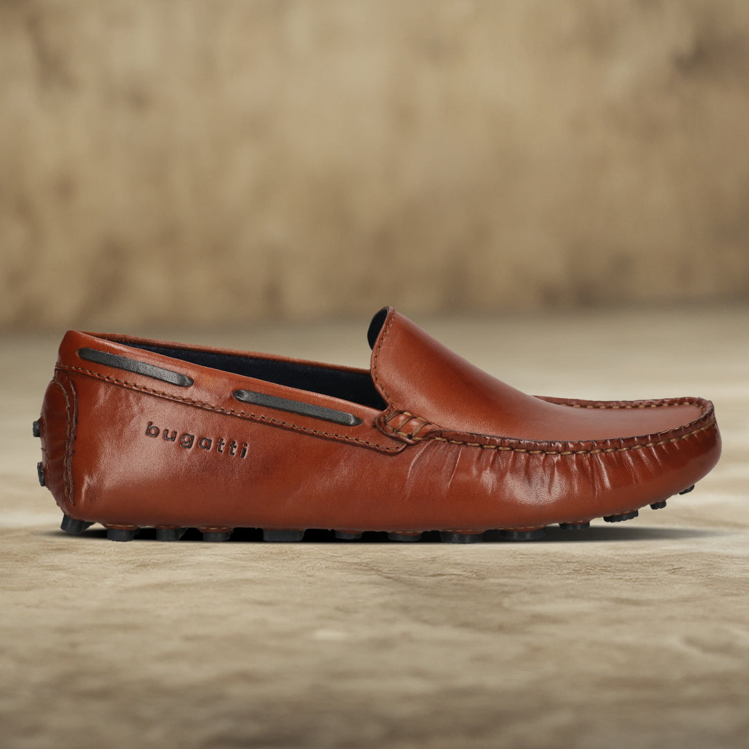 Men's Bugatti drivers cognac leather shoes with a round toe and apron toe , a tpr outsole.