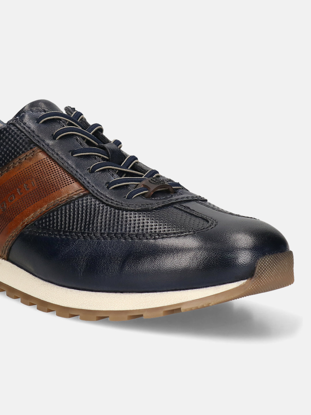Men's Bugatti leather blue leather shoes with a round toe , a tpr outsole , and laces fastening.
