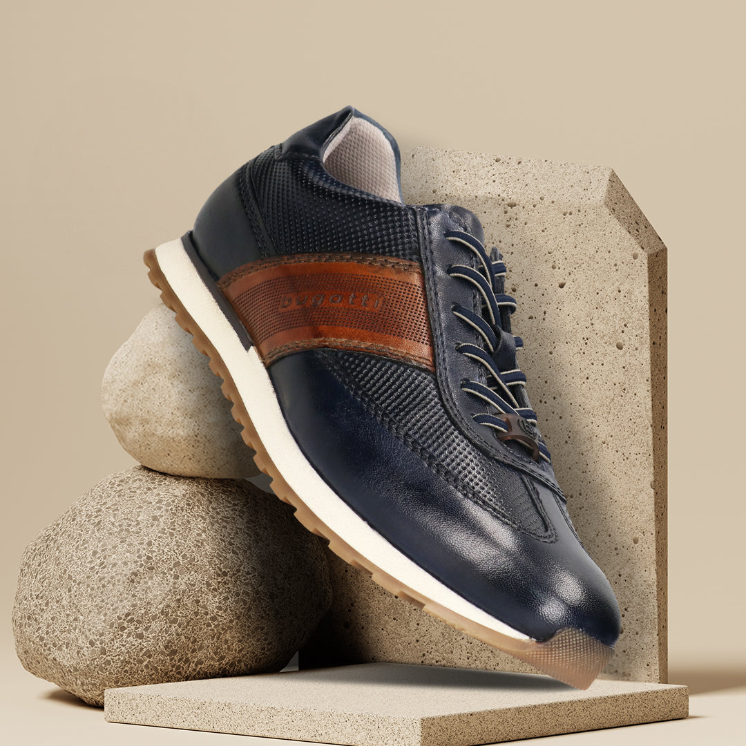 Men's Bugatti leather blue leather shoes with a round toe , a tpr outsole , and laces fastening.