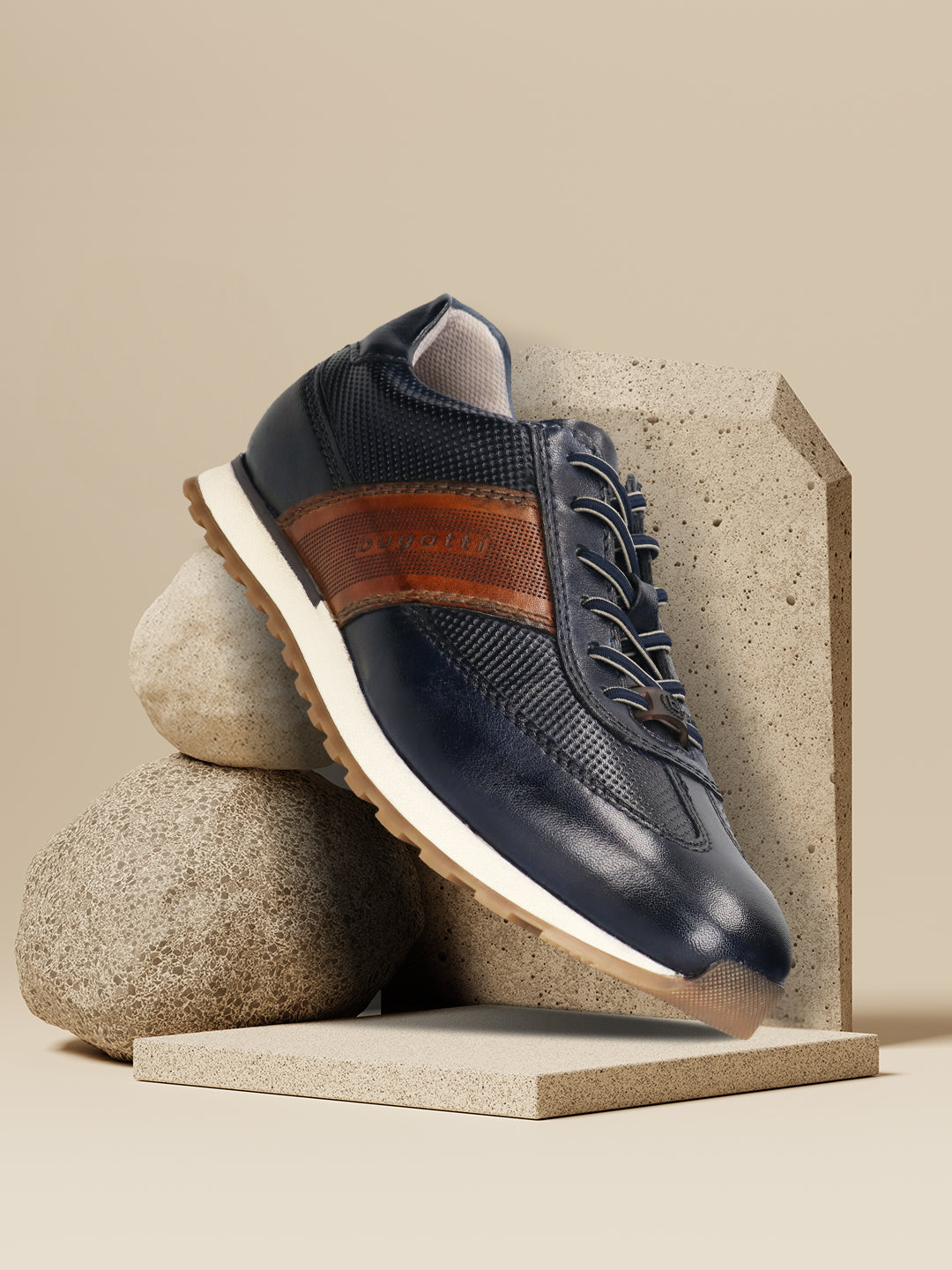 Men's Bugatti leather blue leather shoes with a round toe , a tpr outsole , and laces fastening.