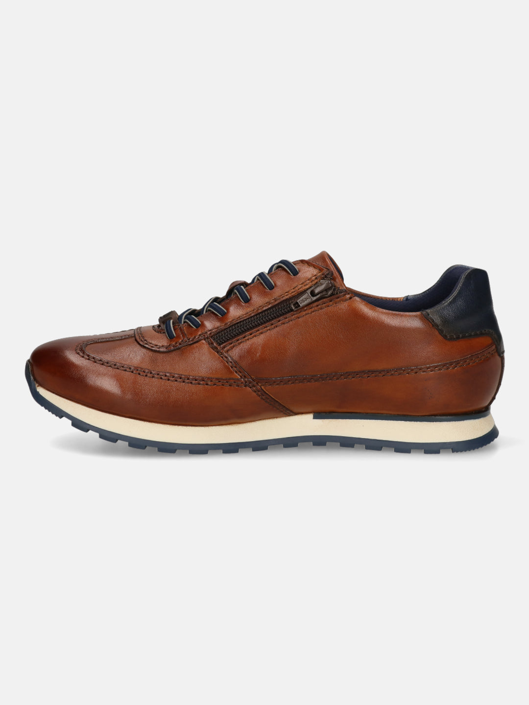 Men's Bugatti leather cognac leather shoes with a round toe , a tpr outsole , and laces fastening.
