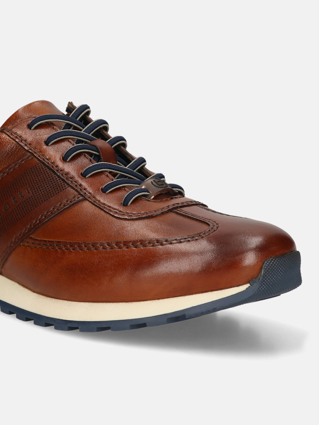 Men's Bugatti leather cognac leather shoes with a round toe , a tpr outsole , and laces fastening.
