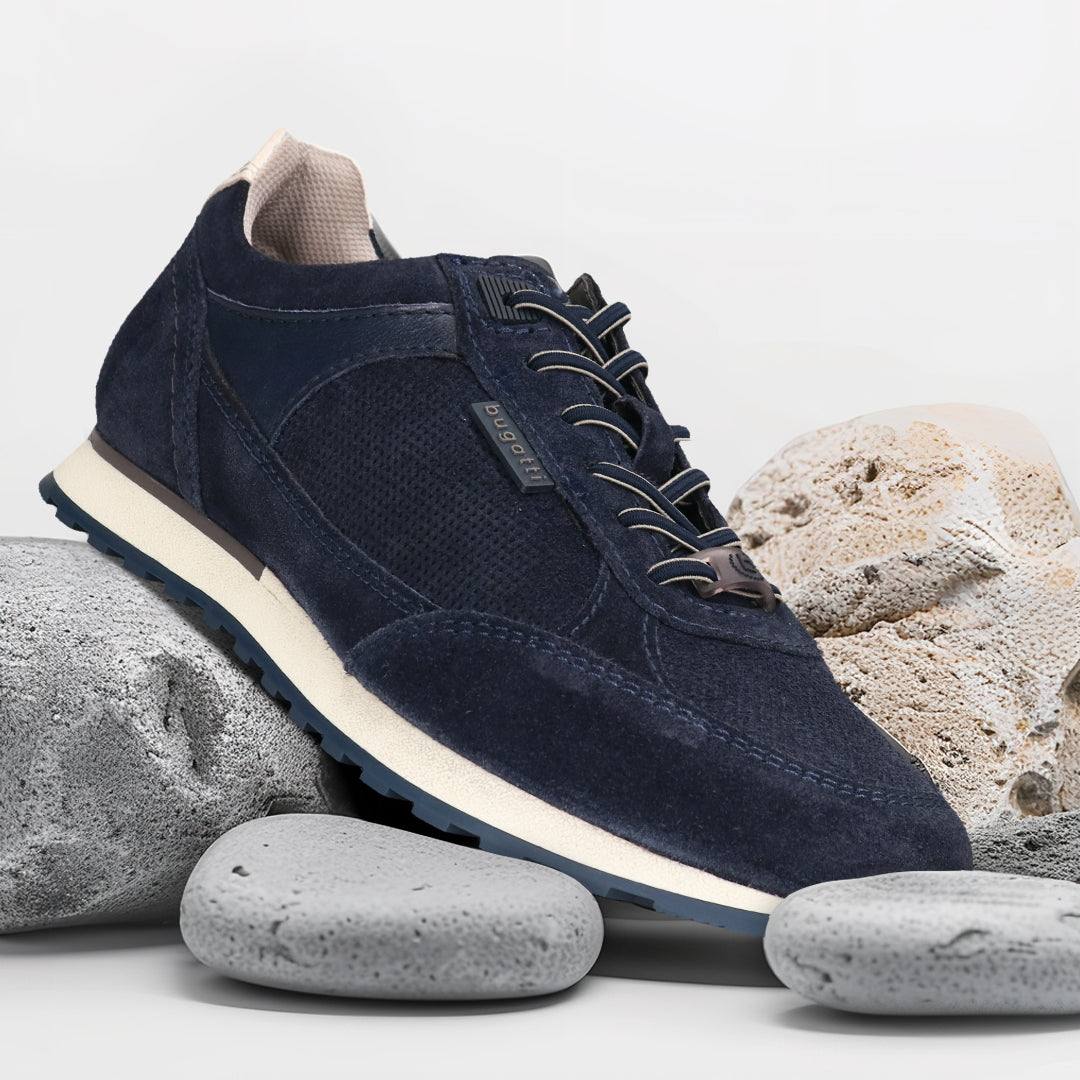 Men's Bugatti leather blue leather shoes with a round toe , a tpr outsole , and laces fastening.
