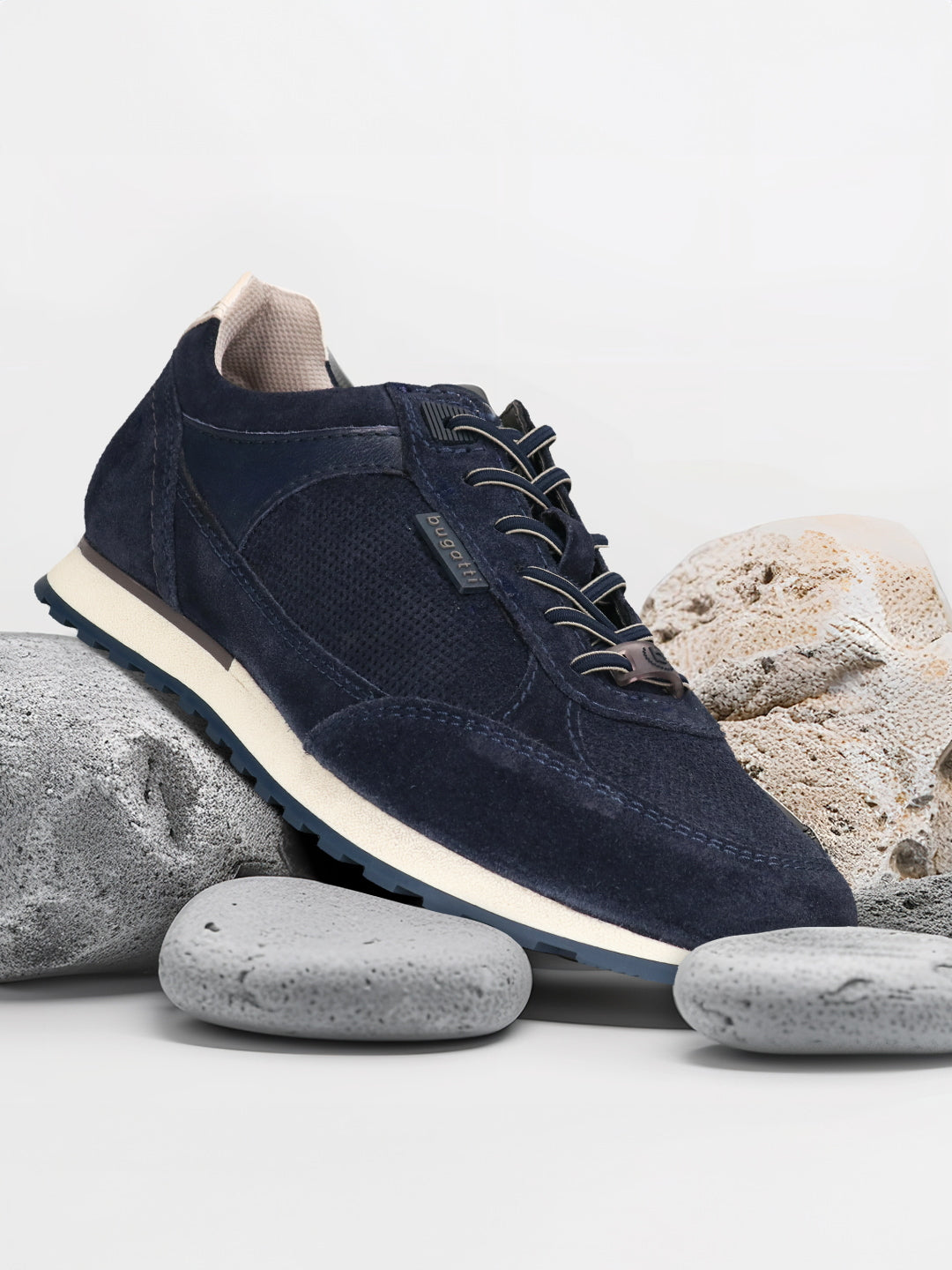 Men's Bugatti leather blue leather shoes with a round toe , a tpr outsole , and laces fastening.