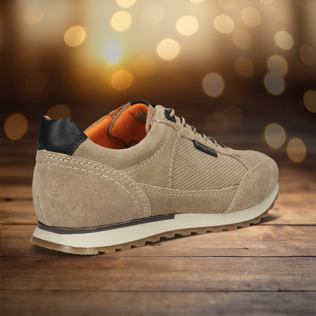 Men's Bugatti leather beige leather shoes with a round toe , a tpr outsole , and laces fastening.