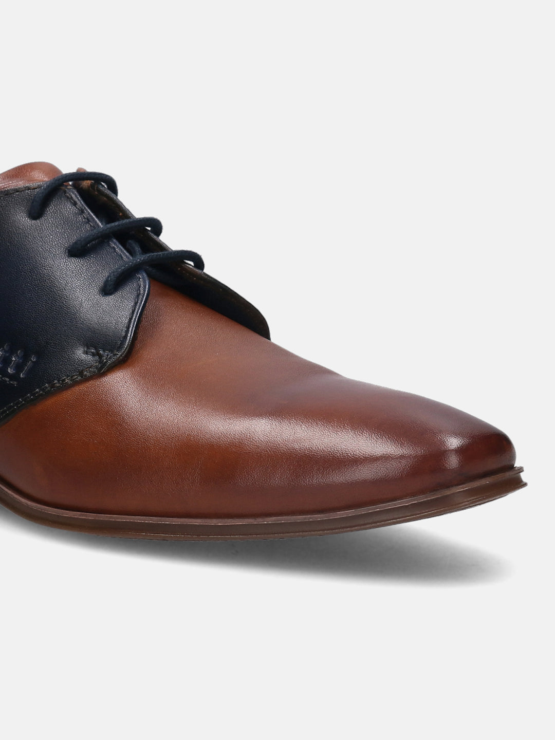 A cognac Men's bugatti Derby featuring a pointed plain toe, stacked heel. Made from premium genuine leather with a durable high quality synthetic outsole, this laces design offers both style and comfort.