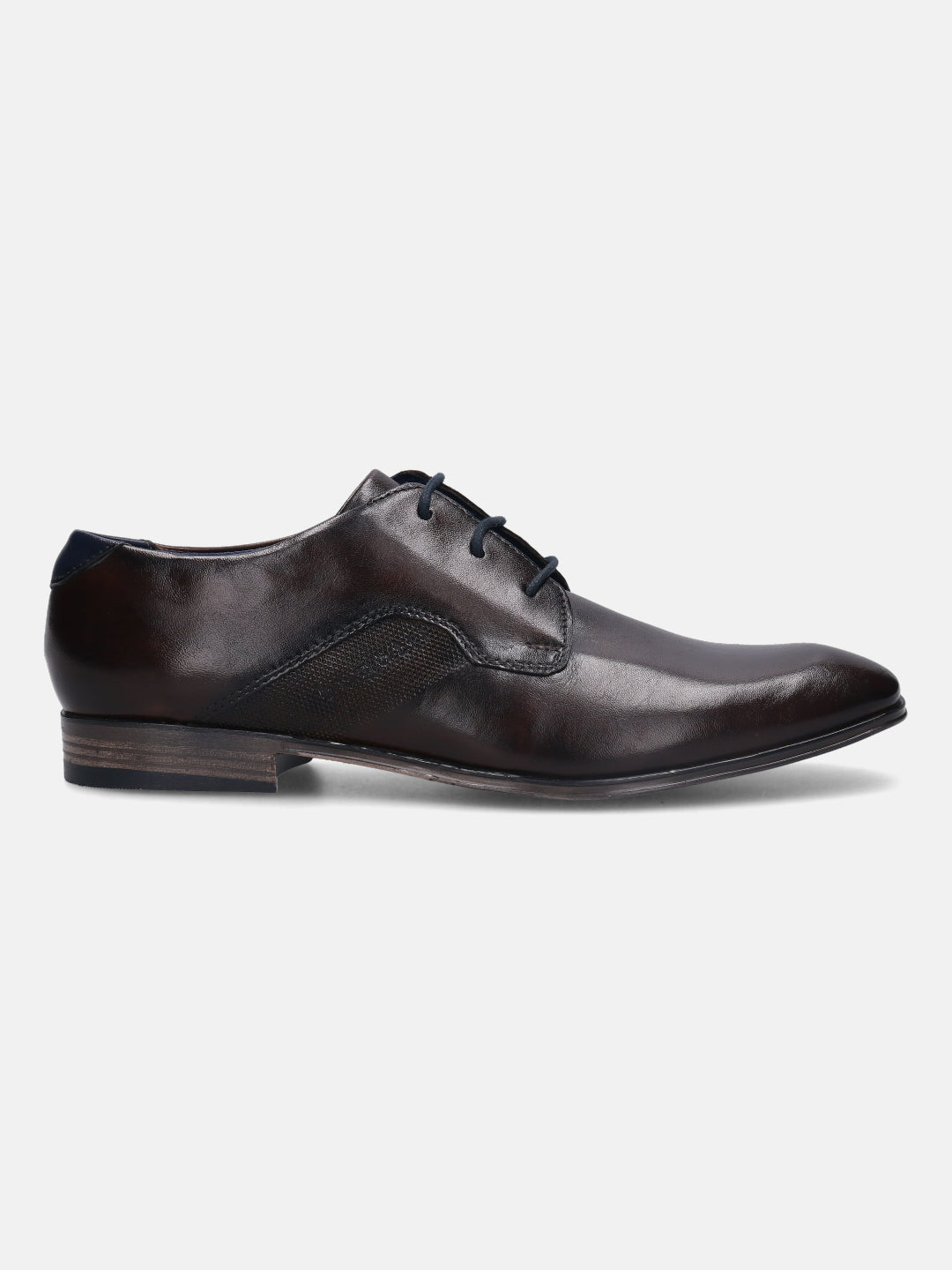 A brown Men's bugatti Derby featuring a pointed plain toe, stacked heel. Made from premium genuine leather with a durable high quality synthetic outsole, this laces design offers both style and comfort.