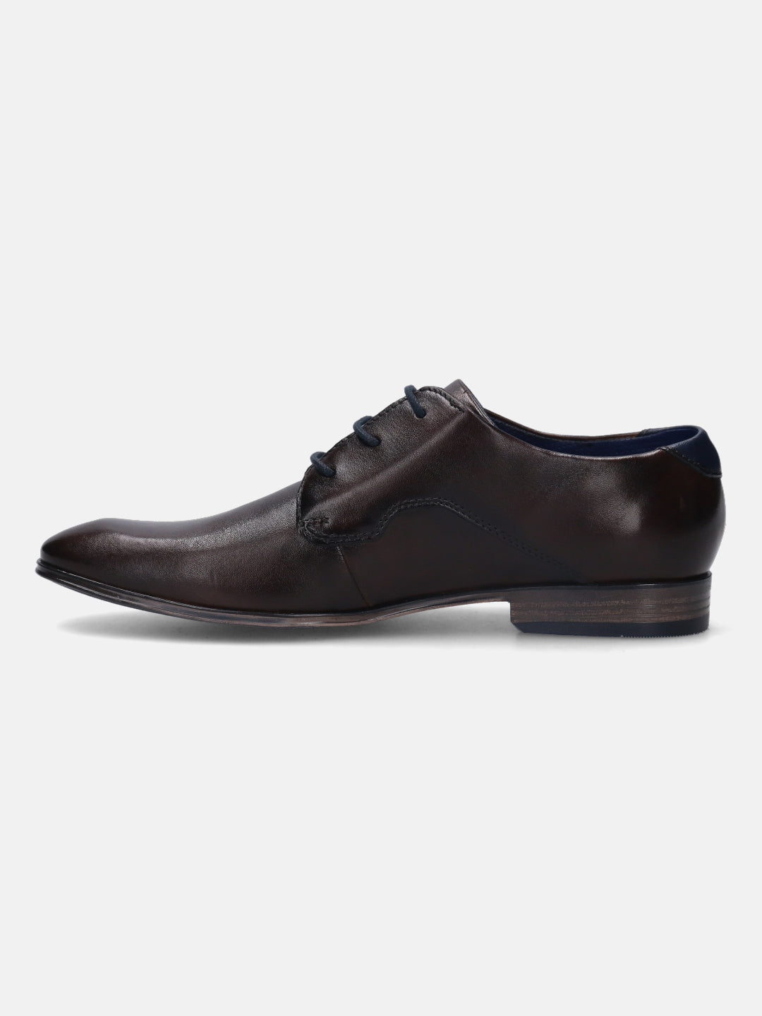 A brown Men's bugatti Derby featuring a pointed plain toe, stacked heel. Made from premium genuine leather with a durable high quality synthetic outsole, this laces design offers both style and comfort.